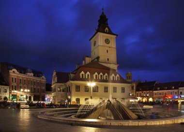 Piata Sfatului 'deki Brasov Belediye Binası. Romanya