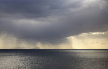 Madeira adası yakınlarındaki Atlantik Okyanusu manzarası. Portekiz