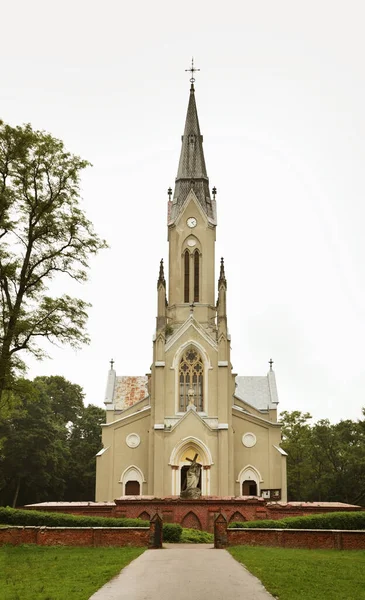 Kościół Podwyższenia Krzyża Świętego Wsi Sobieszyn Hrabstwo Puławy Województwo Lubelskie — Zdjęcie stockowe