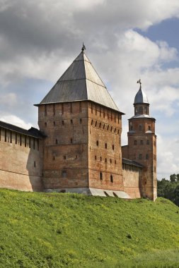 Büyük Novgorod 'daki (Veliky Novgorod) şefaat ve Kokui kulesi. Rusya