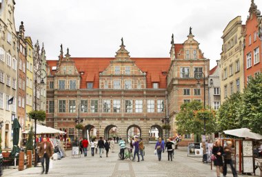 Gdansk 'taki yeşil kapı. Polonya