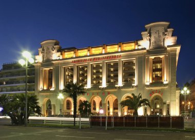 Nice 'deki Promenade des Anglais' deki Palais de la Mediterranee. Fransa