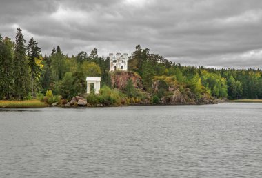 Monrepos parkının manzarası. Vyborg kasabası. Rusya