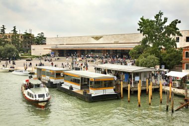 Venedik 'teki Santa Lucia tren istasyonu. İtalya