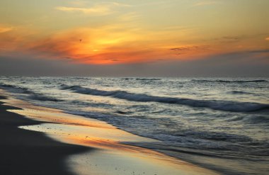 Jastarnia 'da günbatımı. Hel Yarımadası. Polonya