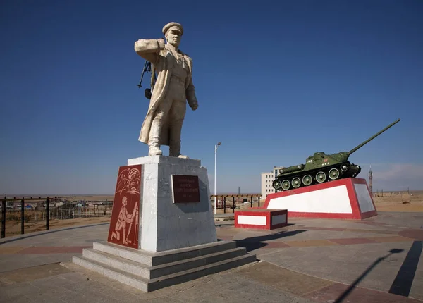 西山東省の大新Danzanvaanchigと戦車Su 100への記念碑 モンゴル — ストック写真
