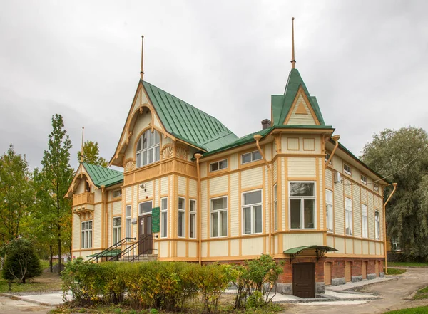 Eski İlahiyat Fakültesi - Sortavala 'da (Serdobol) orman yönetimi. Karelia Cumhuriyeti. Rusya