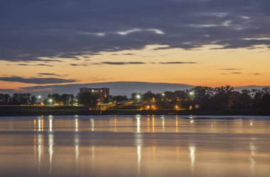 Uglich kasabasında günbatımı. Rusya
