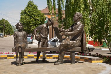 Yelets 'te Barış Sokağı' nda sanatçı N. Zhukov 'un anıtı. Rusya