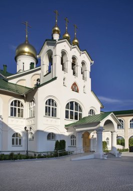 Kolomna 'daki Epifani Eski Golutvin Manastırı' ndaki Kolomna İlahiyat Fakültesi 'nde üç hiyerarşik kilisesi. Rusya