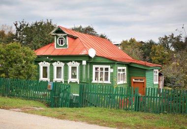 Bogolyubovo 'da geleneksel bir ev. Vladimir Oblastı. Rusya