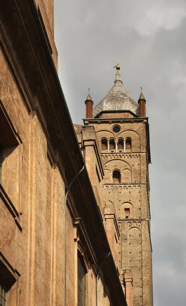 Campanile Della Cattedrale San Pietro Bologna Italia — Foto Stock