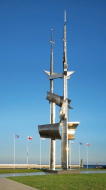 Gdynia 'nın güney rıhtımında yelkenli ağzı (Pomnik Zagle). Polonya