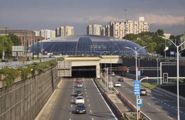 Chorzowska Caddesi ve Katowice 'deki General Zietek' ten Rondo. Polonya