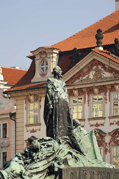 Prag 'daki Old Town Meydanı' nda Jan Hus Anıtı. Çek Cumhuriyeti