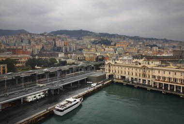 Ceneviz Limanı. İtalya