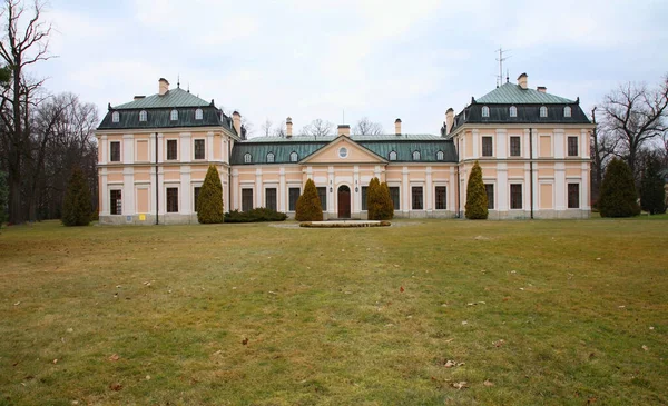Дворец Чарторыйских Сеняве Польша — стоковое фото