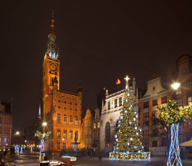 Gdansk 'taki Long Market' in (Dlugi Targ) tatil süslemeleri. Polonya