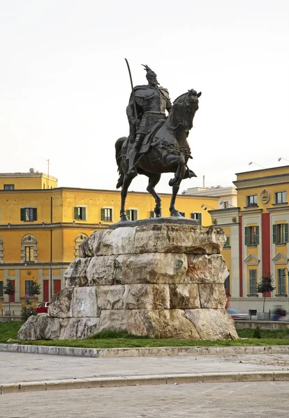 Monumento Skanderbeg Tirana Albania — Foto de Stock