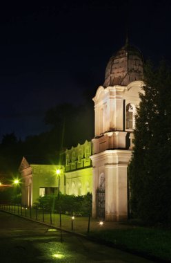 Naleczow 'daki Spa parkındaki eski tuvaletler. Swietokrzyskie Voyvodeship. Polonya