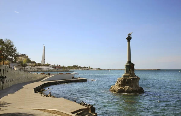 Sivastopol 'da batırılan gemilerin anıtı. Ukrayna