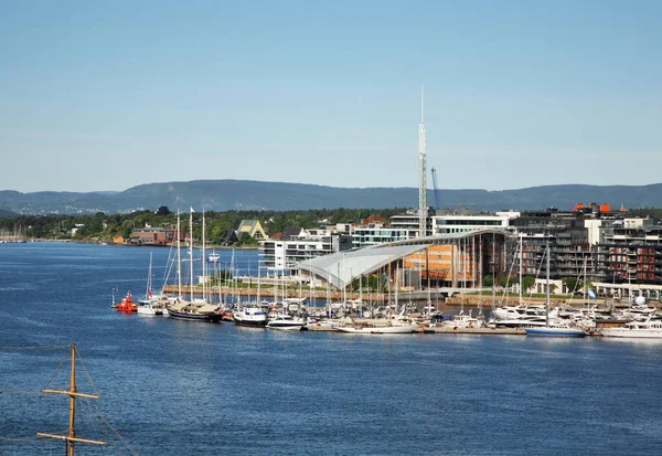 Pipervika Körfezi ve Oslo 'daki Astrup Fearnley Modern Sanat Müzesi. Norveç