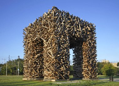 Gaidar Meydanı 'ndaki heykel perma kapısı. Perma. Rusya