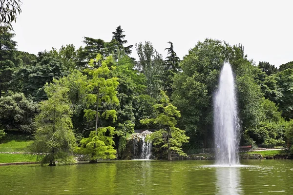 Szökőkút Buen Retiro Parkban Park Pleasant Retreat Madridban Spanyolország — Stock Fotó