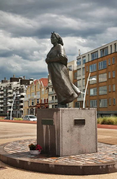 Памятник Vissersvrouw Жене Рыбака Районе Схевенинген Гаага Den Haag Южная — стоковое фото