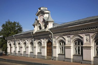 Kungur 'da küçük Gostiny Dvor (market). Perma Krai. Rusya