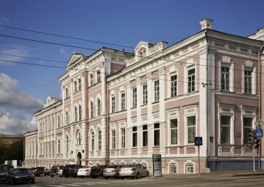 Perm 'deki eski papaz okulu. Rusya