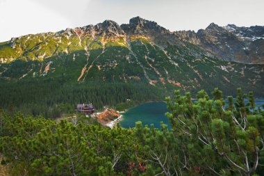 Zakopane yakınlarında deniz gözü (Morskie Oko) gölü. Polonya