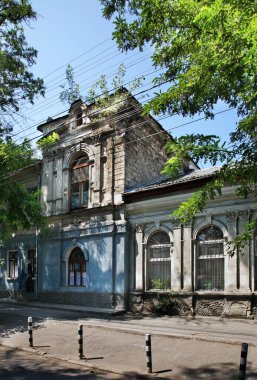 Kishinev 'deki tarihi bölgede eski bir ev. Moldova