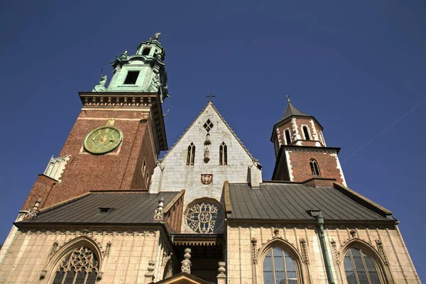 Royal Archcathedral Basilica Saints Stanislaus Wenceslaus Wawelin Linnassa Krakova Puola — kuvapankkivalokuva