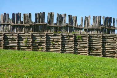 Biskupin 'deki eski kale. Polonya