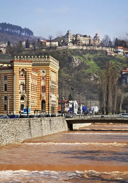 Embankment Miljacka River Sarajevo Bosnia Herțegovina — Fotografie, imagine de stoc