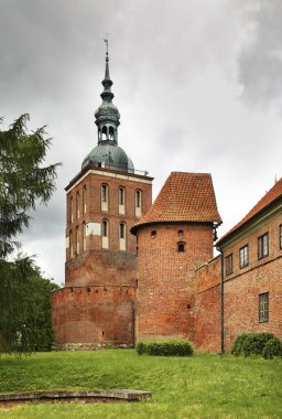 Güney kalesi ve Radziejowski Bell kulesi, Cathedral Hill, Frombork 'ta. Polonya