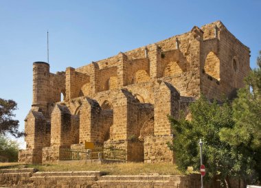 Aziz Kilisesi. Peter ve Paul - Famagusta 'daki Sinan Paşa camii. Kıbrıs