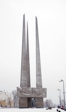 Vitebsk 'teki Park Galipleri' nde üç süngü anıtı. Beyaz Rusya