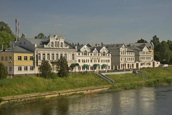 Tveretskaya Terraplén Del Río Tvertsa Torzhok Región Tver Rusia — Foto de Stock