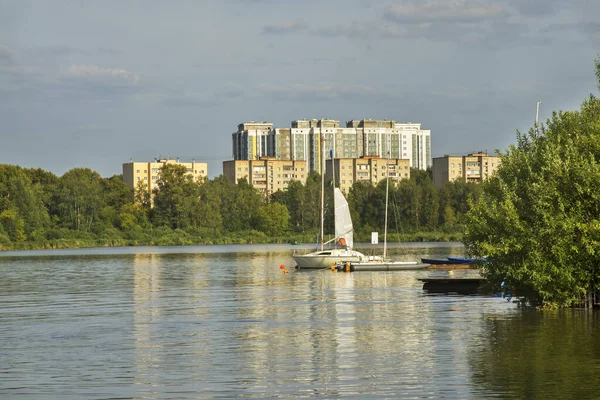 Lago Senezh Solnechnogorsk Ciudad Montaña Soleada Rusia — Foto de Stock