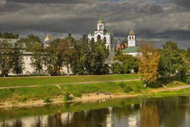 Yaroslavl 'daki Spaso-Preobrazhensky (Şekil Değiştirme) manastırı. Rusya