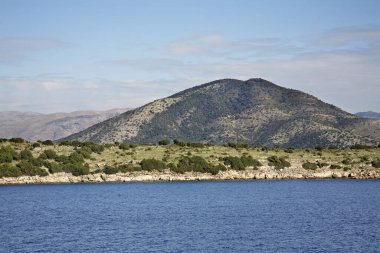 Igoumenitsa ve Corfu yakınlarında bir dağ. Yunanistan