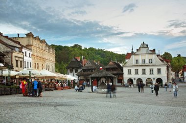Kazimierz Dolny 'deki pazar meydanı. Polonya