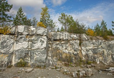 Ruskeala Dağı 'ndaki İtalyan taş ocağı. Karelia Cumhuriyeti. Rusya