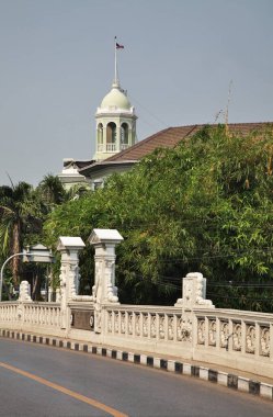 Bangkok 'taki RobKrung kanalında köprü. Tayland Krallığı