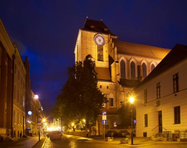Zeglarska Caddesi ve John Baptist Katedrali ve Torun 'daki John Evangelist. Polonya