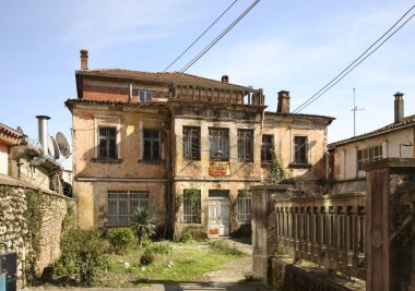 Shkoder 'de terk edilmiş bir ev. Arnavutluk