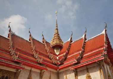 Chalong alt semtindeki Wat Chalong (Wat Chaitharam) tapınağı. Phuket bölgesi. Tayland