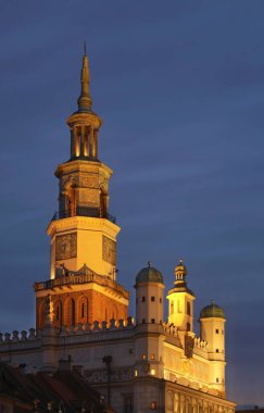Poznan 'daki Old Market Meydanı' ndaki (Stary Rynek) kasaba evi. Polonya